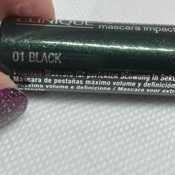 Clinique 4 piece set black mascara bare pop lipstick moisturizer & scrub cream - Picture 8 of 16